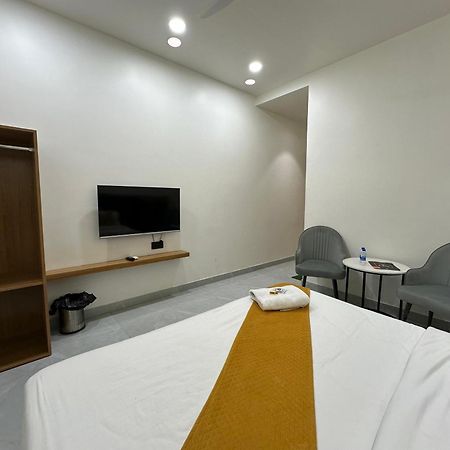 Hotel Sky Way Inn Hisār Kültér fotó