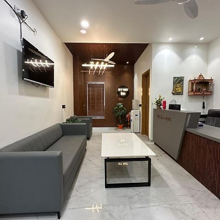 Hotel Sky Way Inn Hisār Kültér fotó