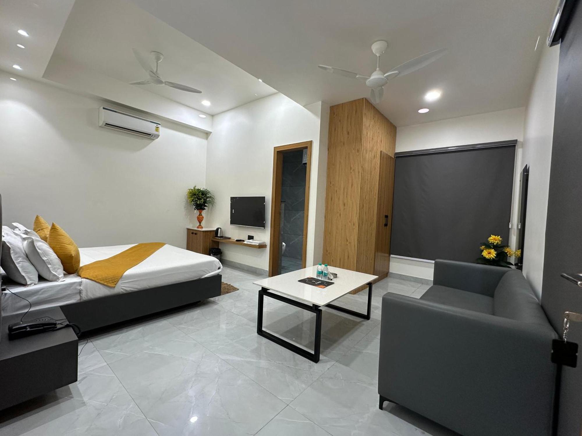 Hotel Sky Way Inn Hisār Kültér fotó