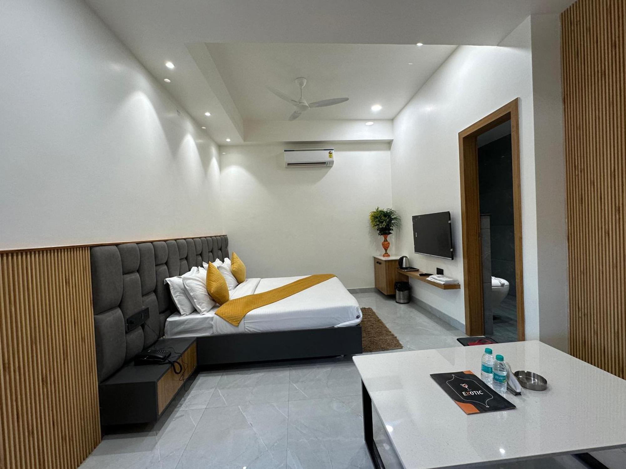 Hotel Sky Way Inn Hisār Kültér fotó