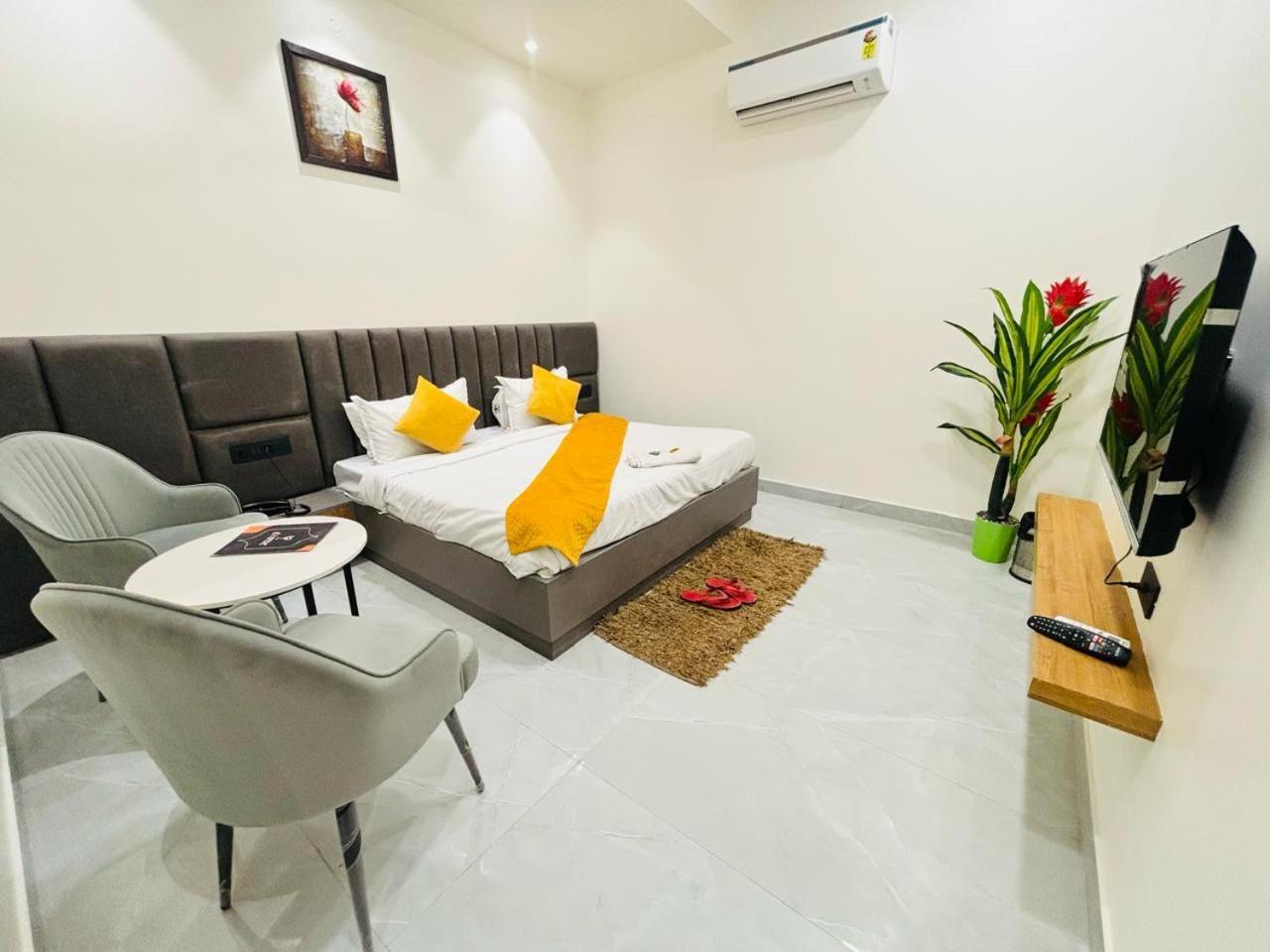 Hotel Sky Way Inn Hisār Kültér fotó