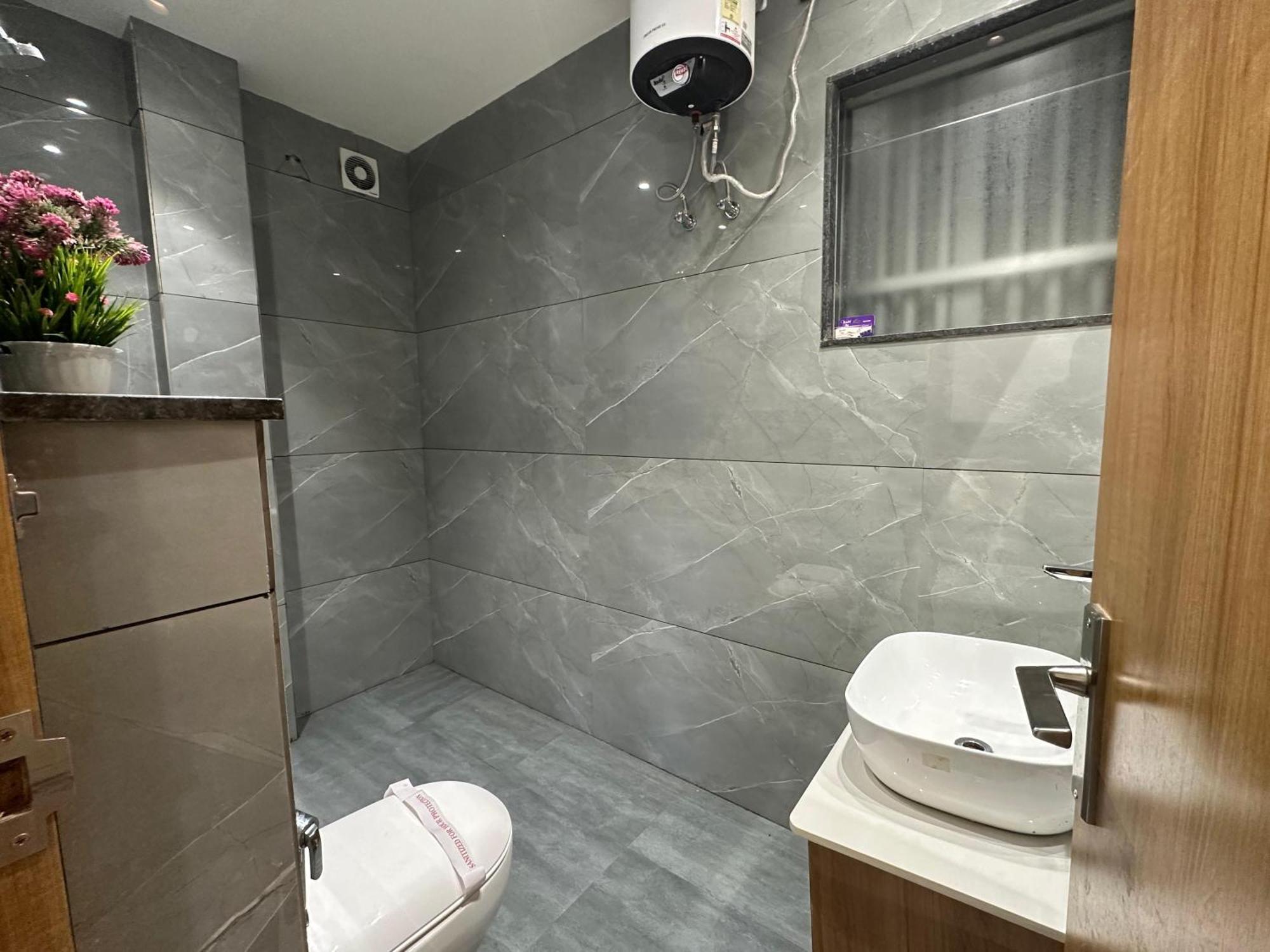 Hotel Sky Way Inn Hisār Kültér fotó