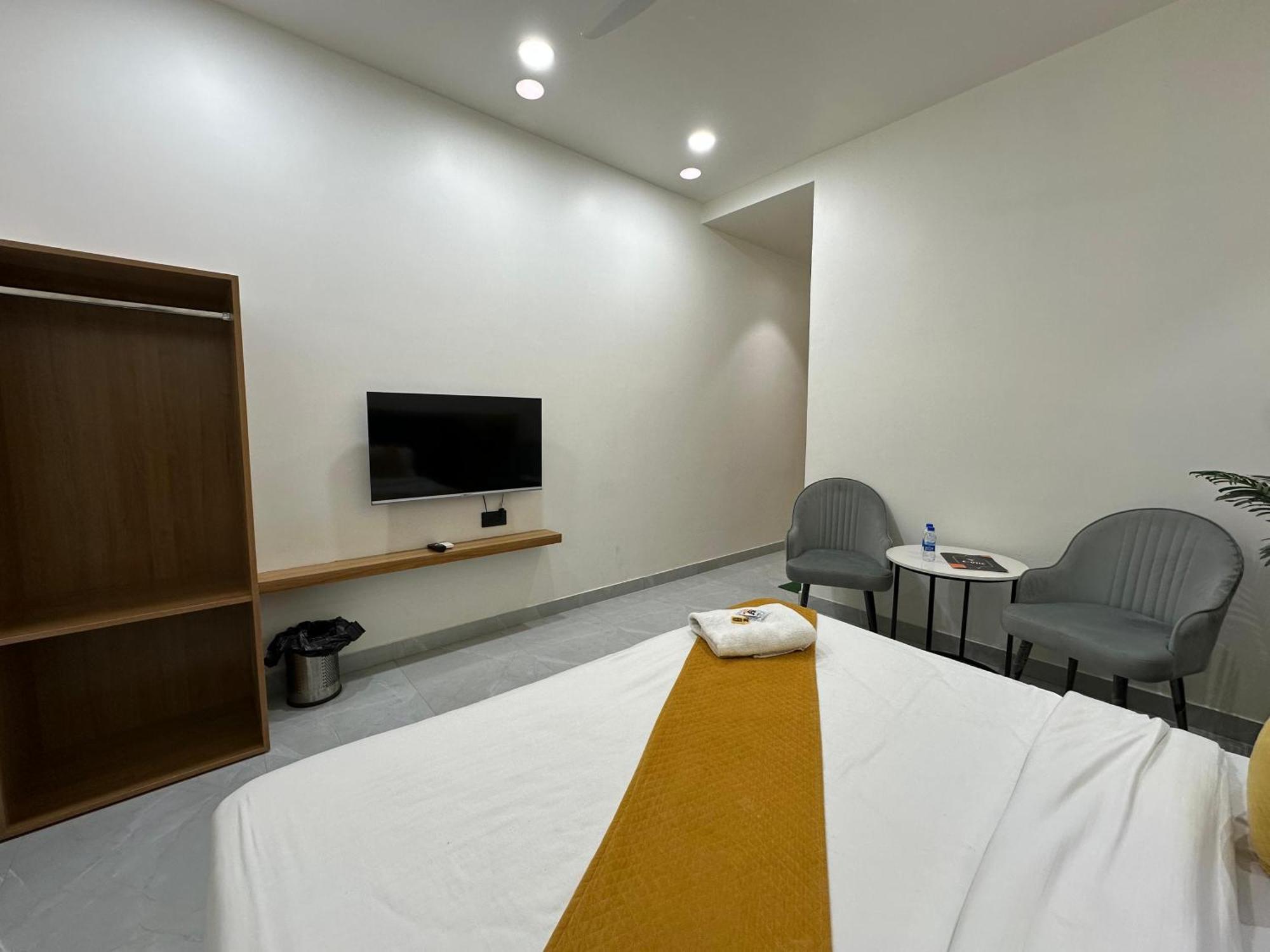 Hotel Sky Way Inn Hisār Kültér fotó