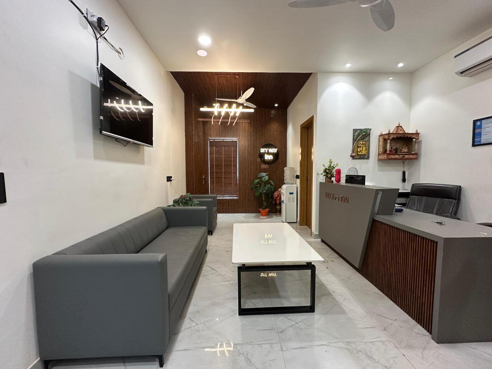 Hotel Sky Way Inn Hisār Kültér fotó